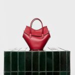 Красный гладкий