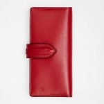 Красный гладкий