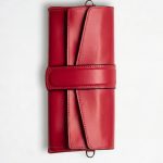 Красный гладкий